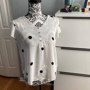 🍀 4 for $24: LOFT black polka dot blouse, sz small petit